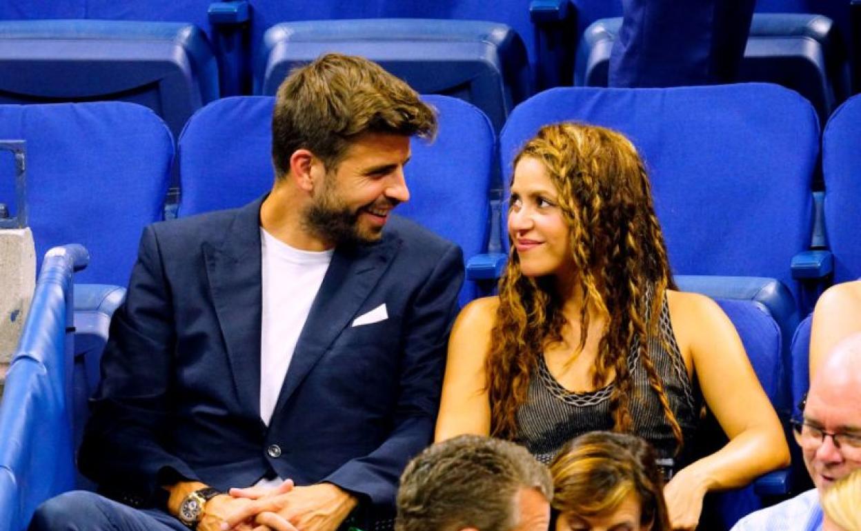 Gerard Piqué y Shakira, en la grada durante un partido de tenis