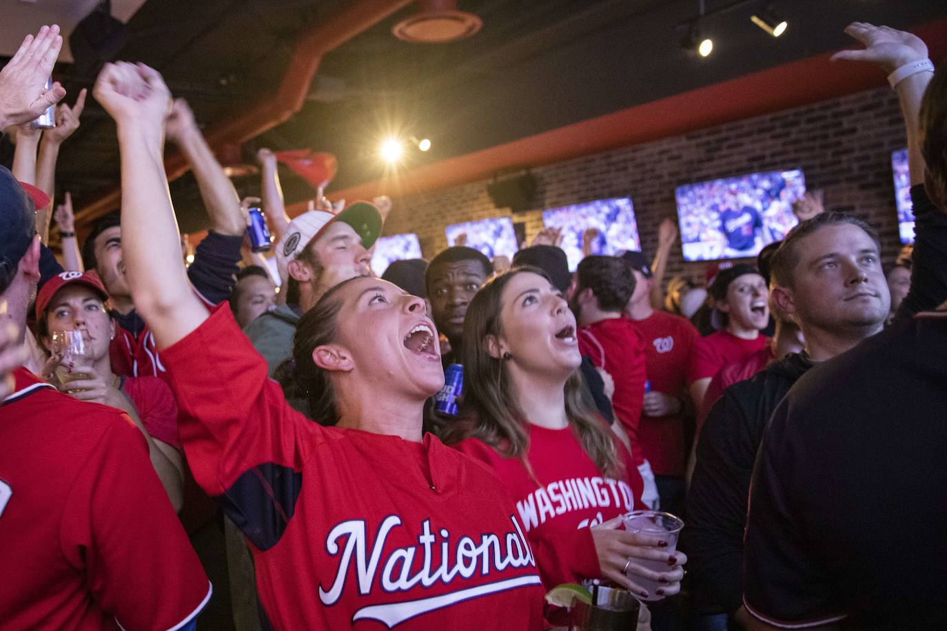 Los Washington Nationals se impusieron a los Houston Astros por 6-2 en el séptimo y decisivo juego, conquistando las Series Mundiales de béisbol por primera vez en su historia. 