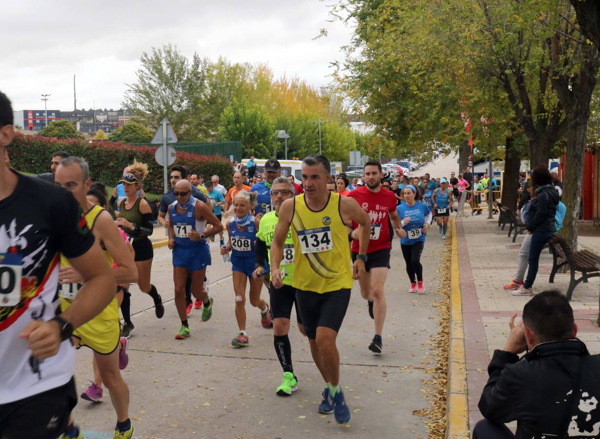 El Ayuntamiento de Zaratán ha organizado por noveno año la carrera popular, dentro de su programación de la tradicional fiesta de la salchicha