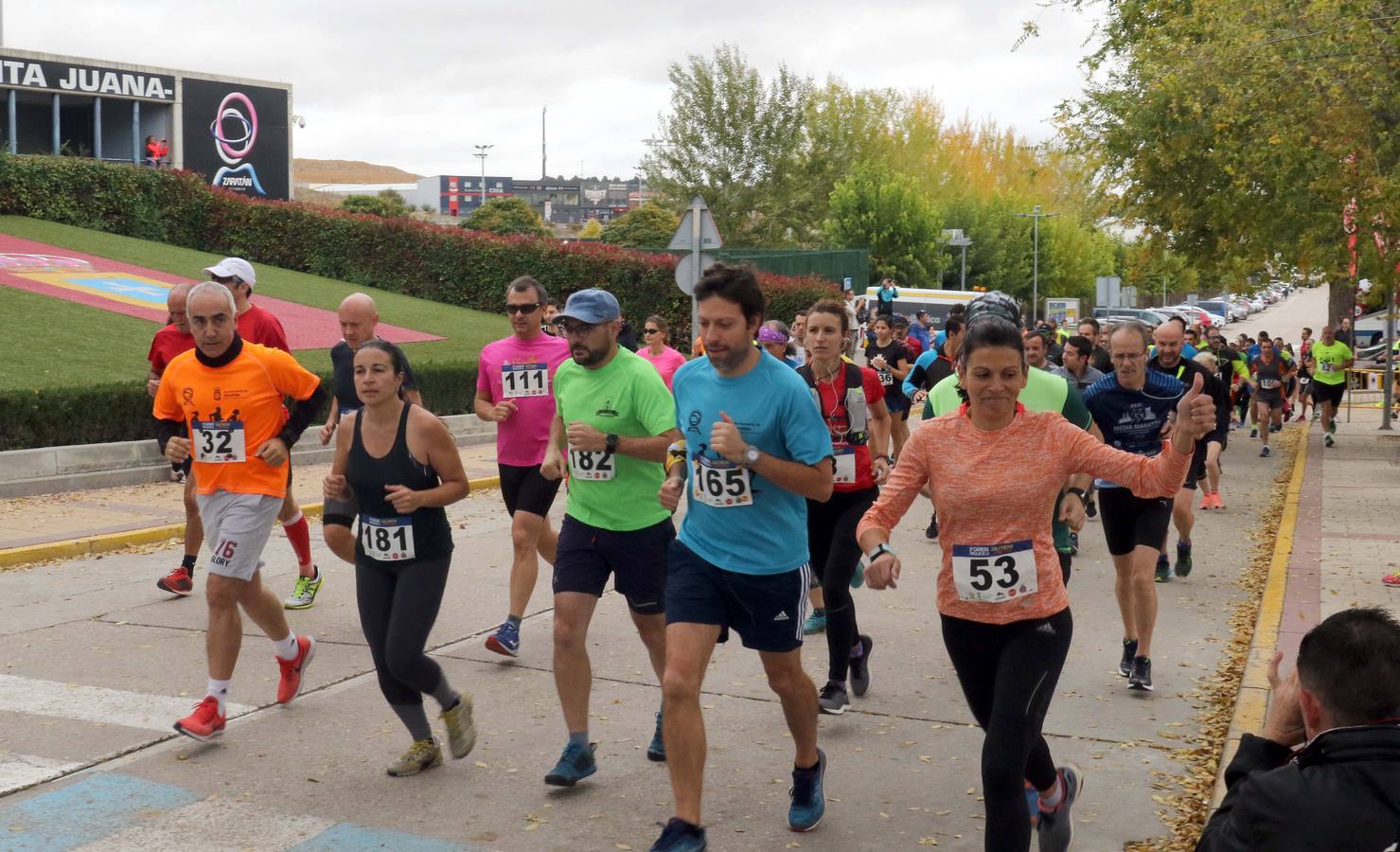 El Ayuntamiento de Zaratán ha organizado por noveno año la carrera popular, dentro de su programación de la tradicional fiesta de la salchicha