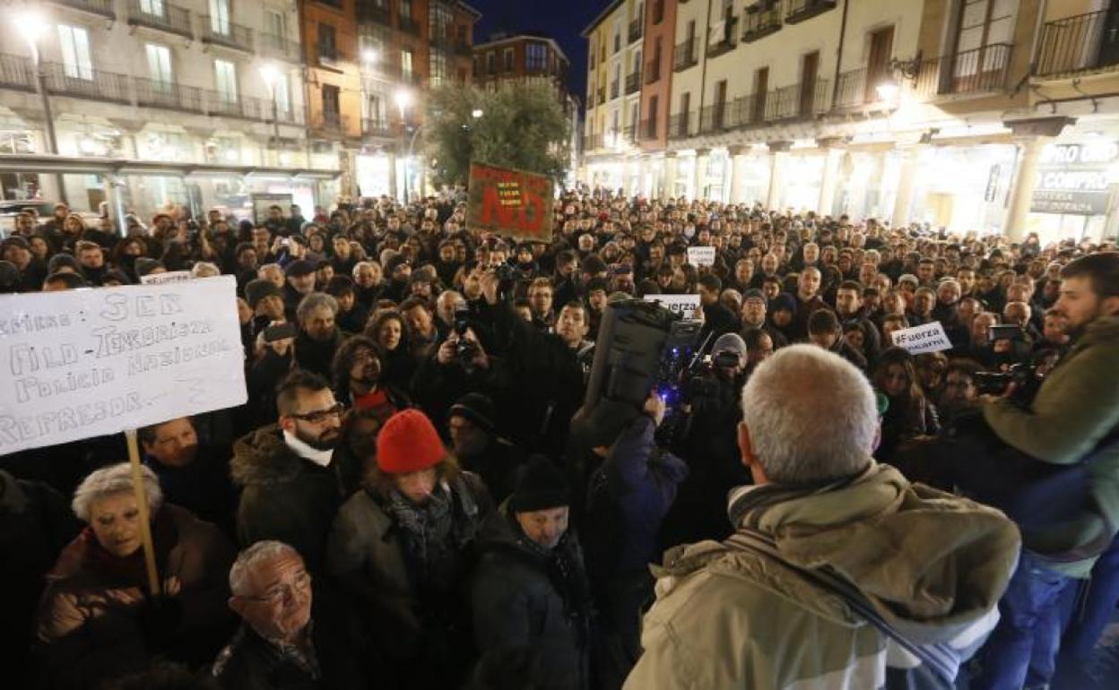 Los incidentes y las detenciones dieron lugar en febrero de 2014 a protestas vecinales por la actuación de la UIP. 