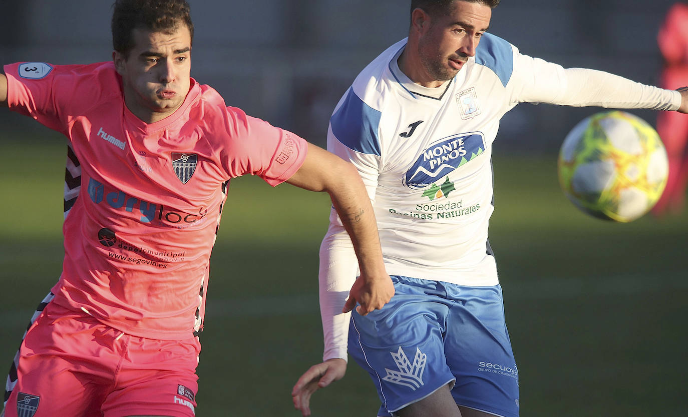 Fotos: Victoria de la Gimnástica Segoviana en Almazán (0-2)