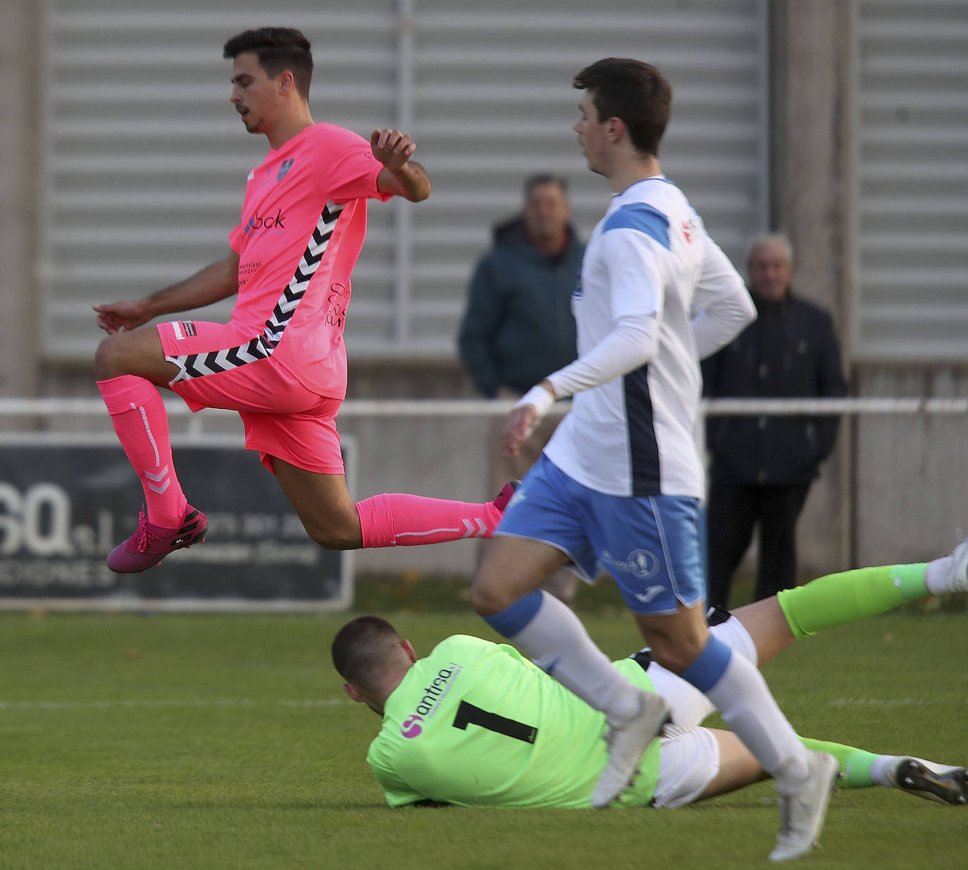 Fotos: Victoria de la Gimnástica Segoviana en Almazán (0-2)