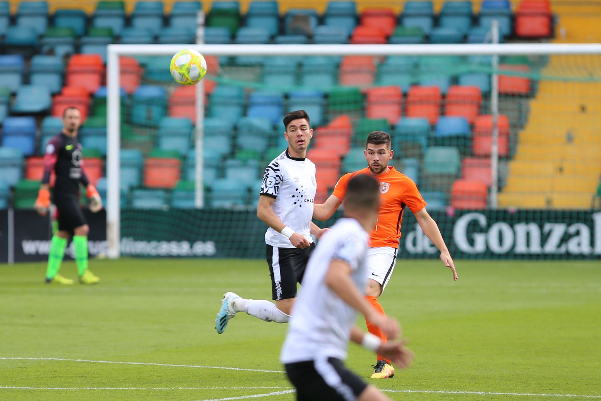 Los de Jorge García del Río, que terminaron con dos jugadores lesionados, no pasan del 0-0 en casa ante el segundo clasificado y siguen fuera del play-off de ascenso