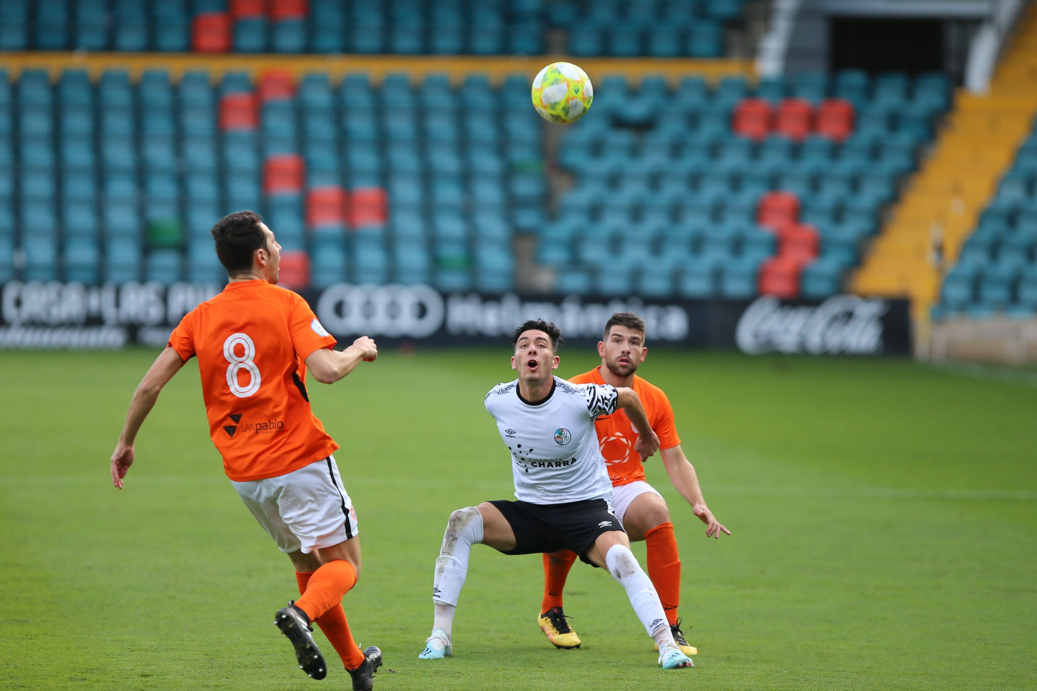 Los de Jorge García del Río, que terminaron con dos jugadores lesionados, no pasan del 0-0 en casa ante el segundo clasificado y siguen fuera del play-off de ascenso