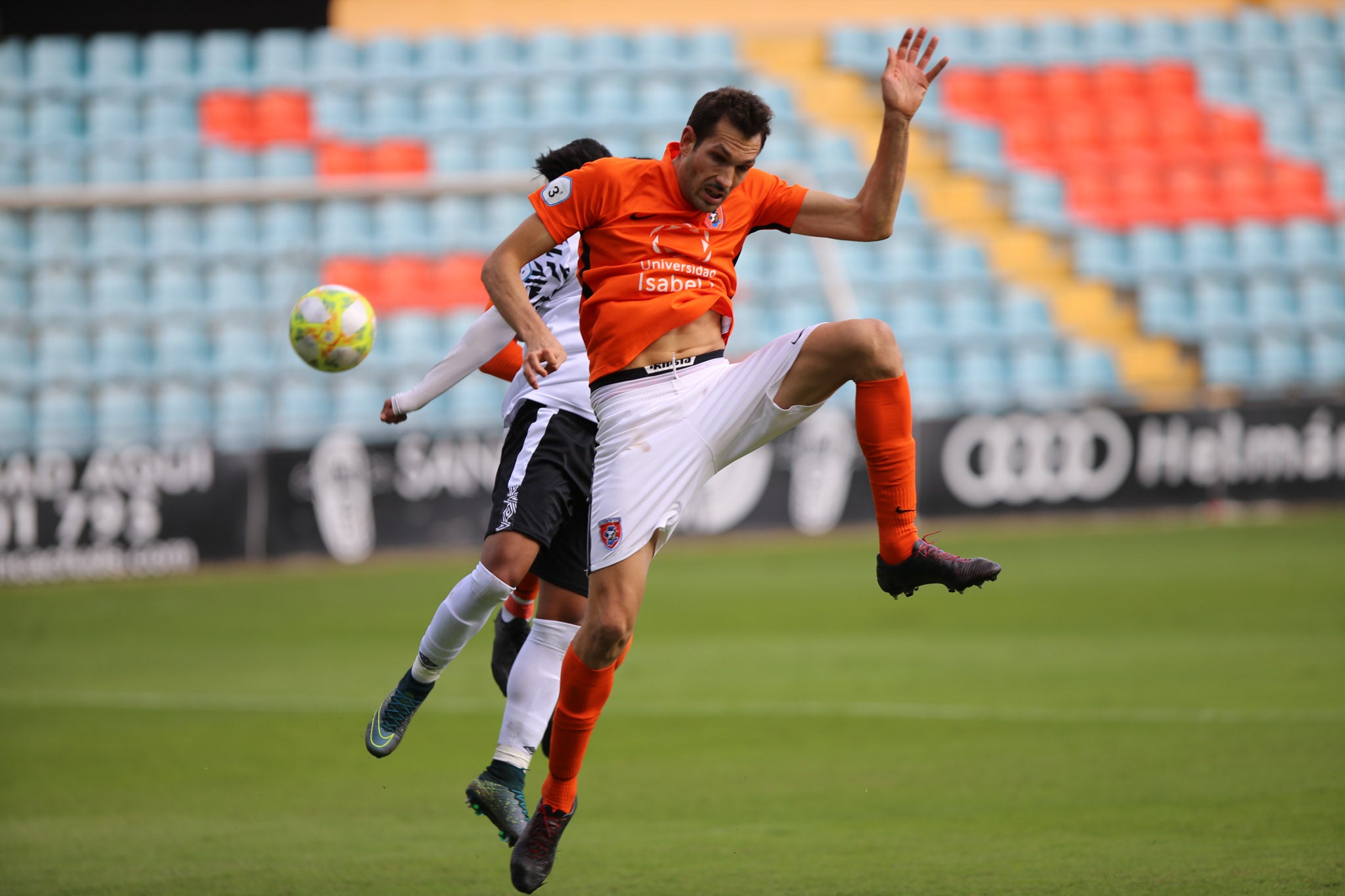 Los de Jorge García del Río, que terminaron con dos jugadores lesionados, no pasan del 0-0 en casa ante el segundo clasificado y siguen fuera del play-off de ascenso