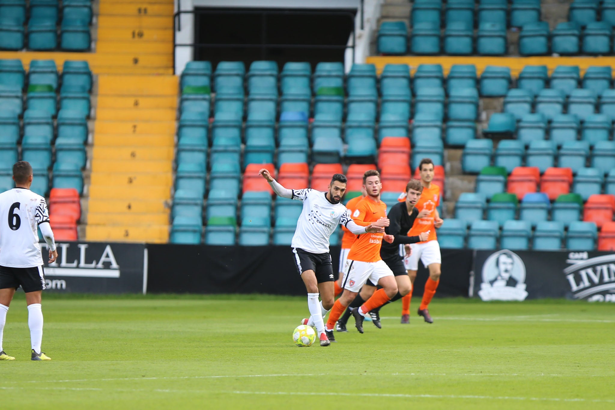 Los de Jorge García del Río, que terminaron con dos jugadores lesionados, no pasan del 0-0 en casa ante el segundo clasificado y siguen fuera del play-off de ascenso