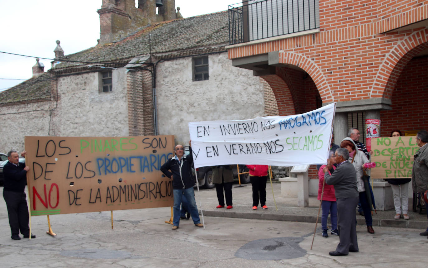 Concentración de los vecinos de Gomezserracín MÓNICA RICO