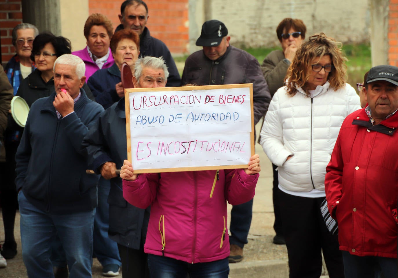 Concentración de los vecinos de Gomezserracín MÓNICA RICO