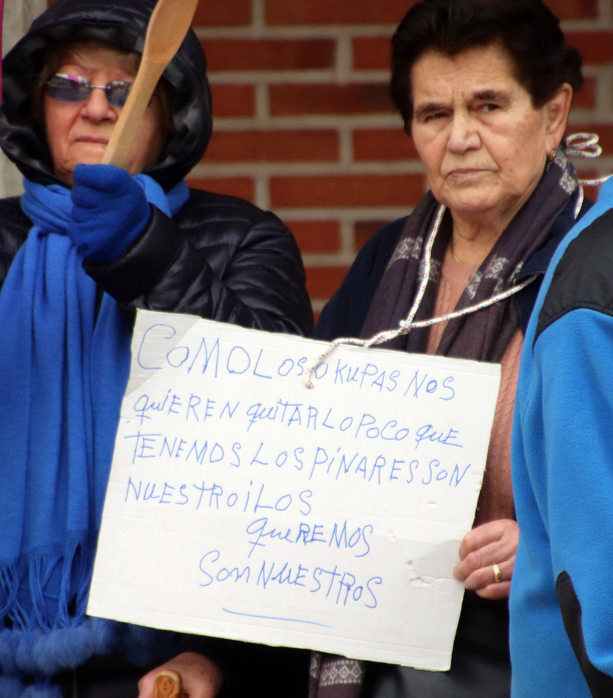 Concentración de los vecinos de Gomezserracín MÓNICA RICO
