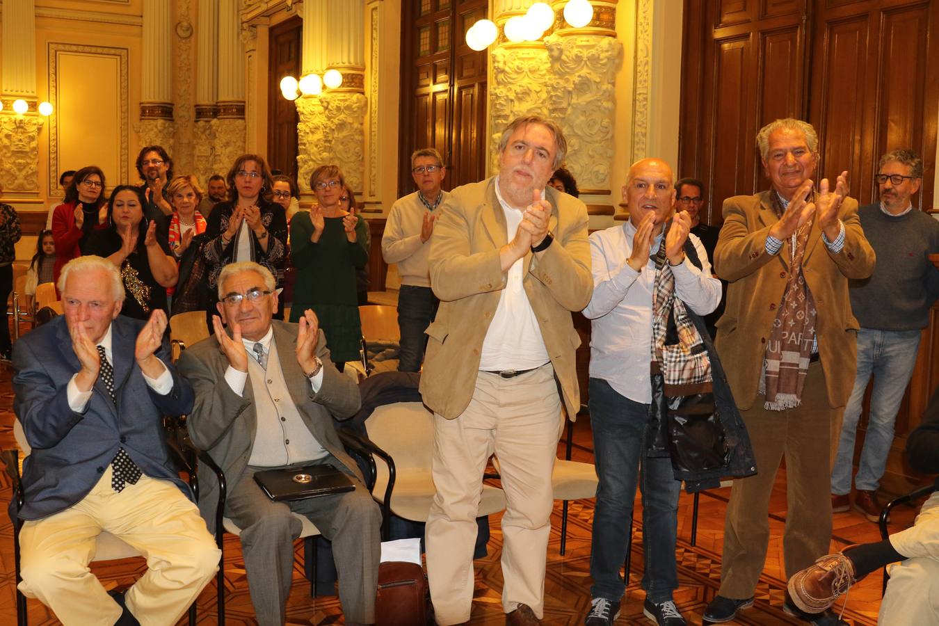 El acto celebrado en el Ayuntamiento de Valladolid ha estado presidido po el alcalde, Óscar Puente, quien ha destacado de 'Jani' su contribución al fomento de la convivencia «entre la etnia gitana y la paya»