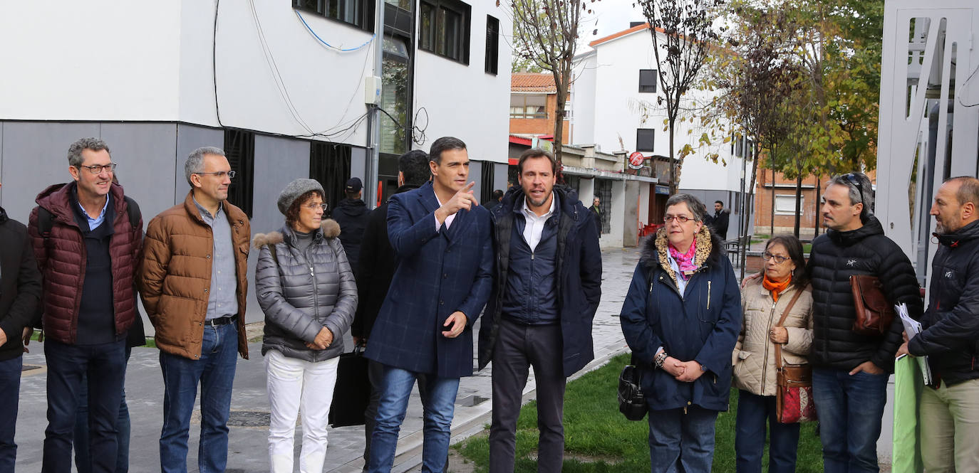 Pedro Sánchez ha visitado esta mañana el barrio de Pajarillos de Valladolid. 