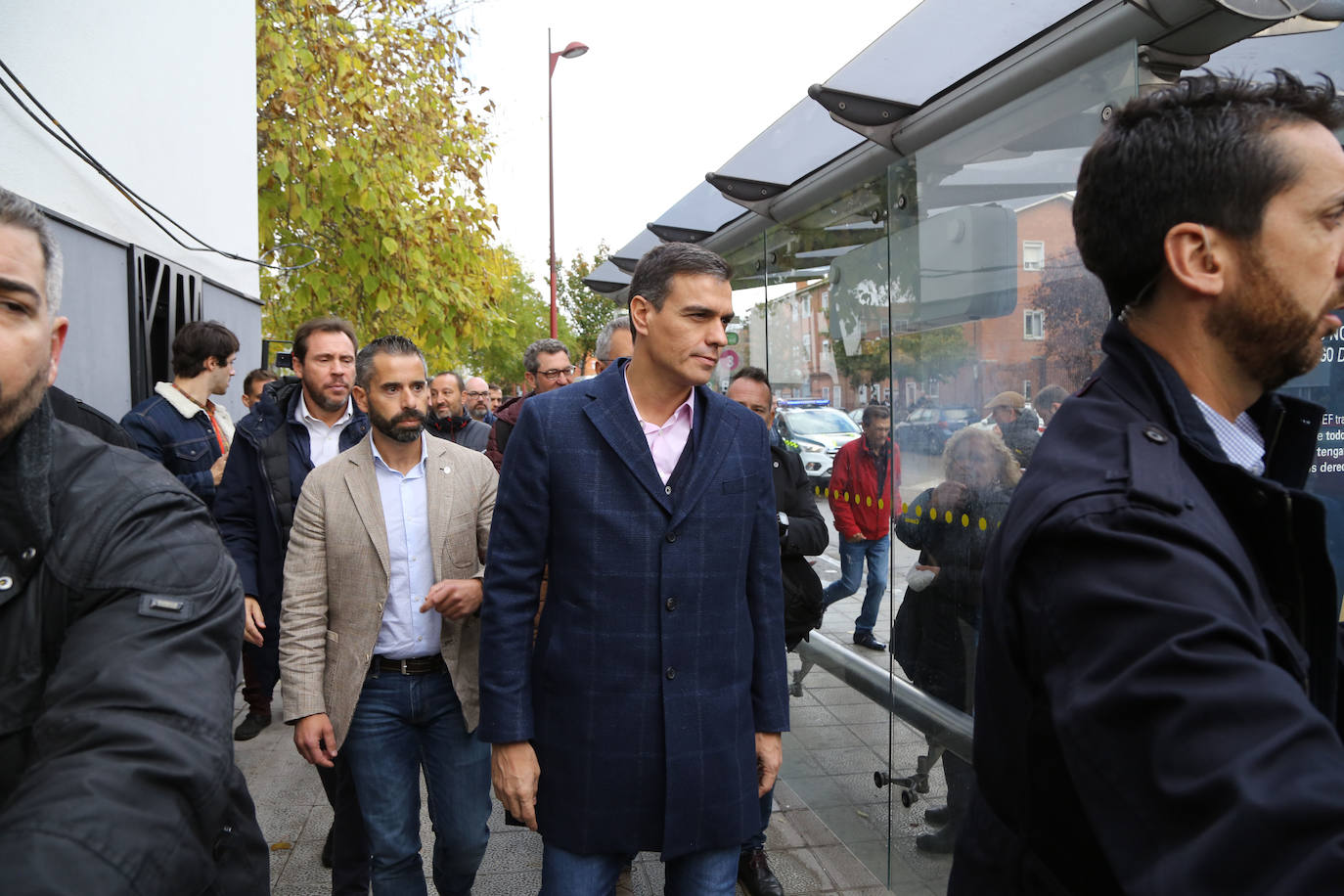 Pedro Sánchez ha visitado esta mañana el barrio de Pajarillos de Valladolid. 