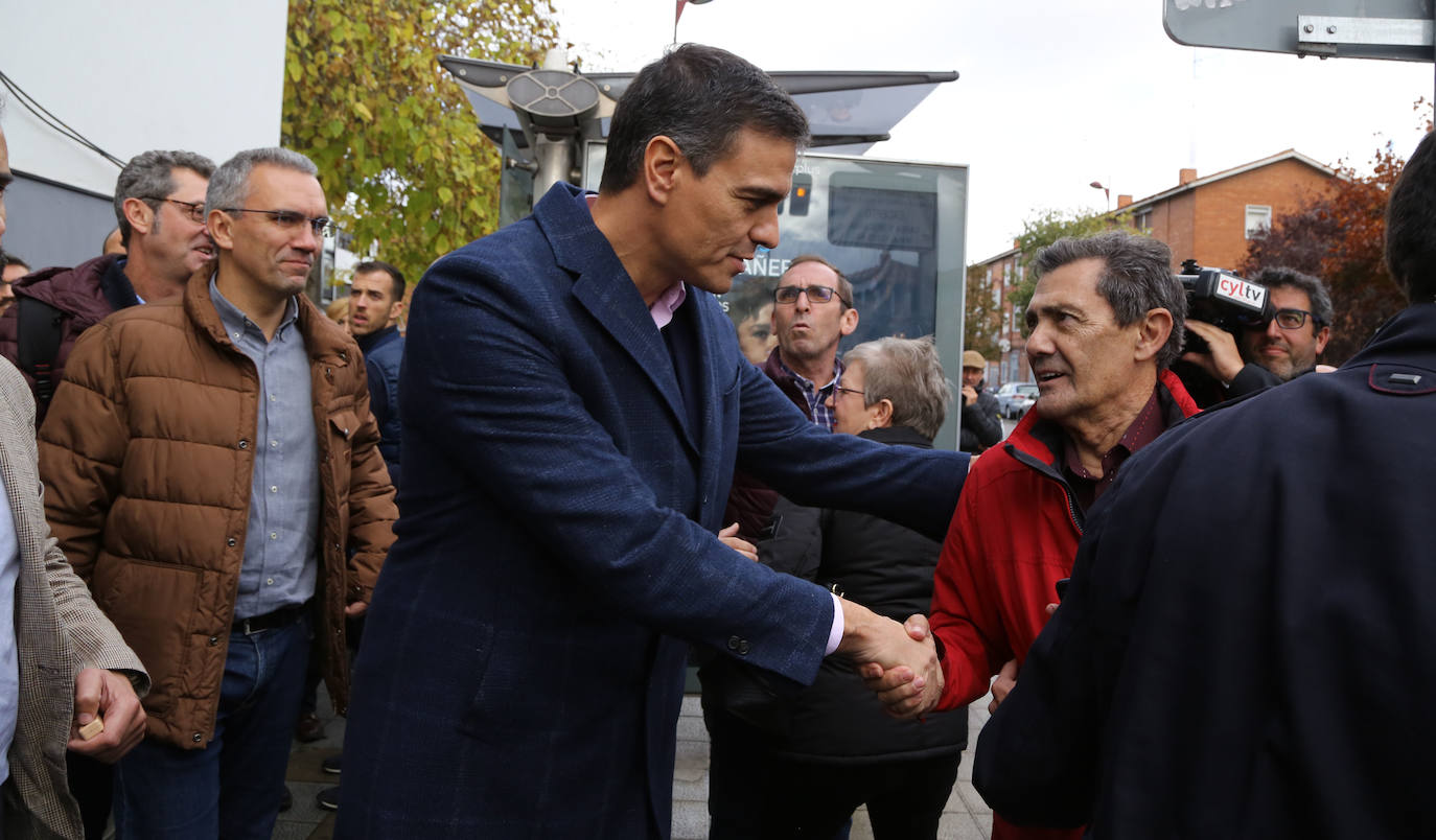 Pedro Sánchez ha visitado esta mañana el barrio de Pajarillos de Valladolid. 