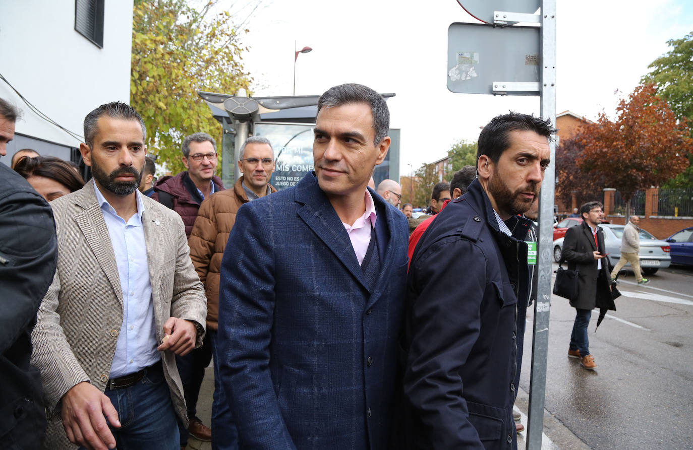 Pedro Sánchez ha visitado esta mañana el barrio de Pajarillos de Valladolid. 