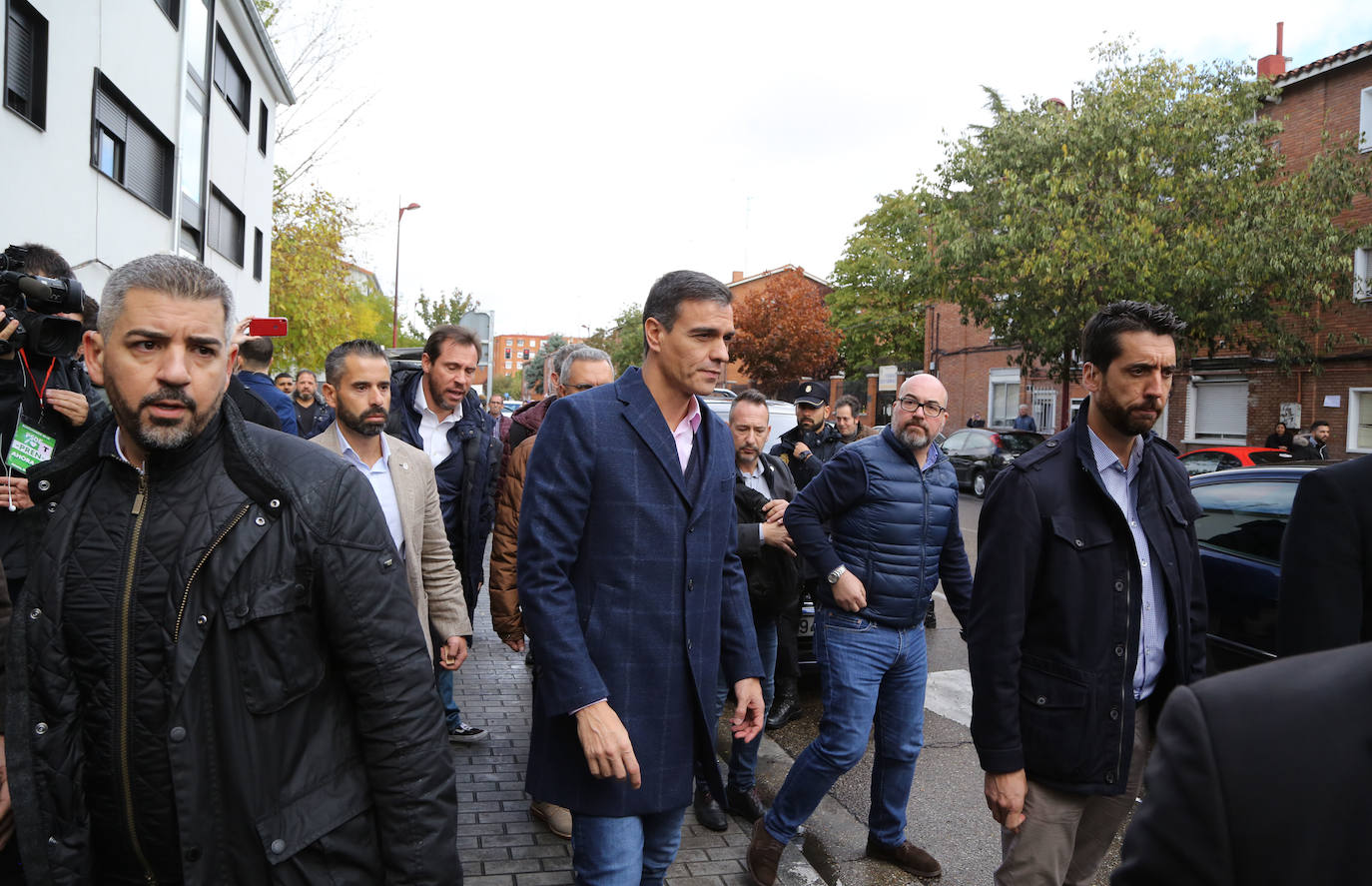 Pedro Sánchez ha visitado esta mañana el barrio de Pajarillos de Valladolid. 