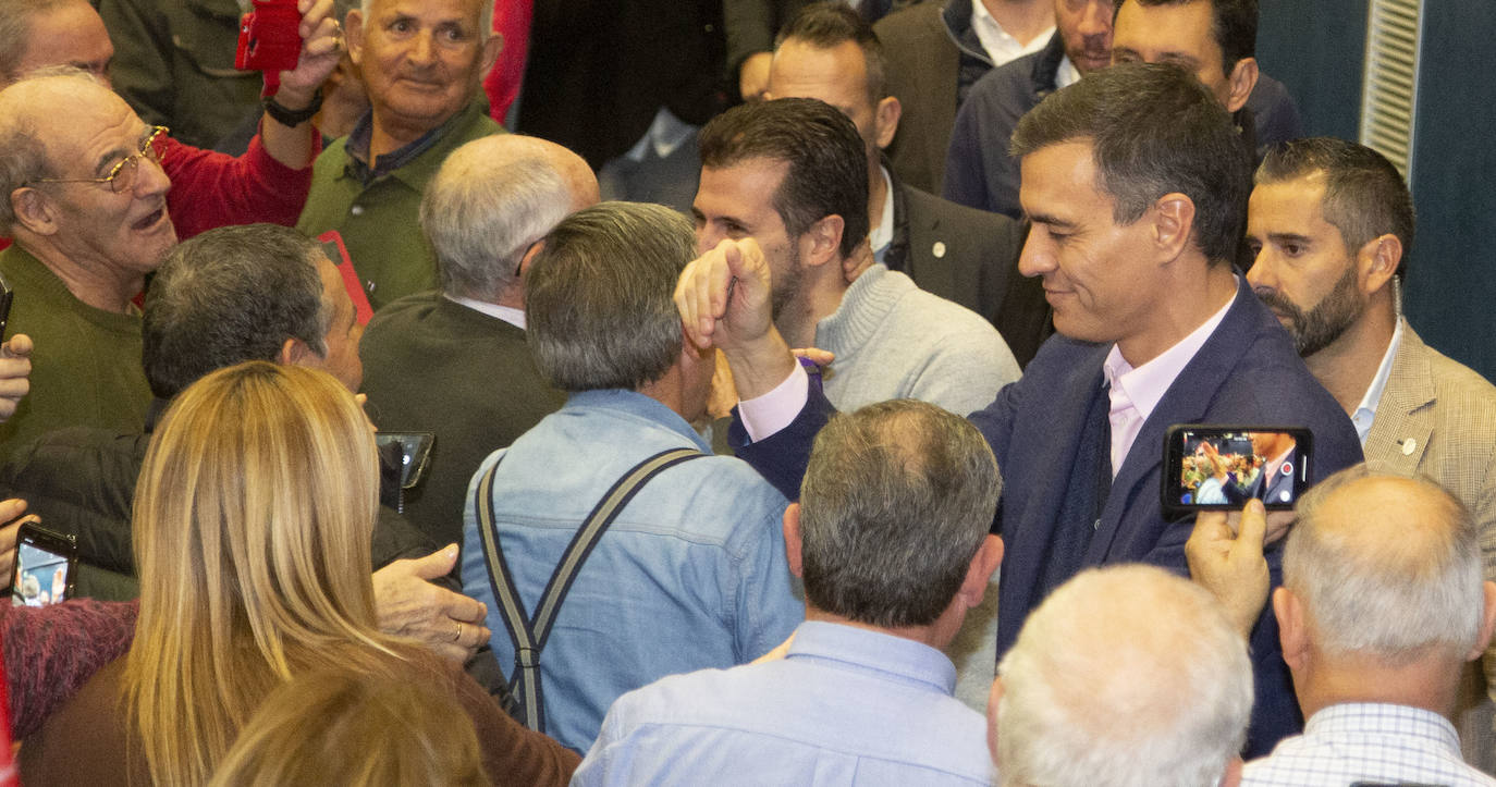 Pedro Sánchez ha visitado esta mañana el barrio de Pajarillos de Valladolid. 