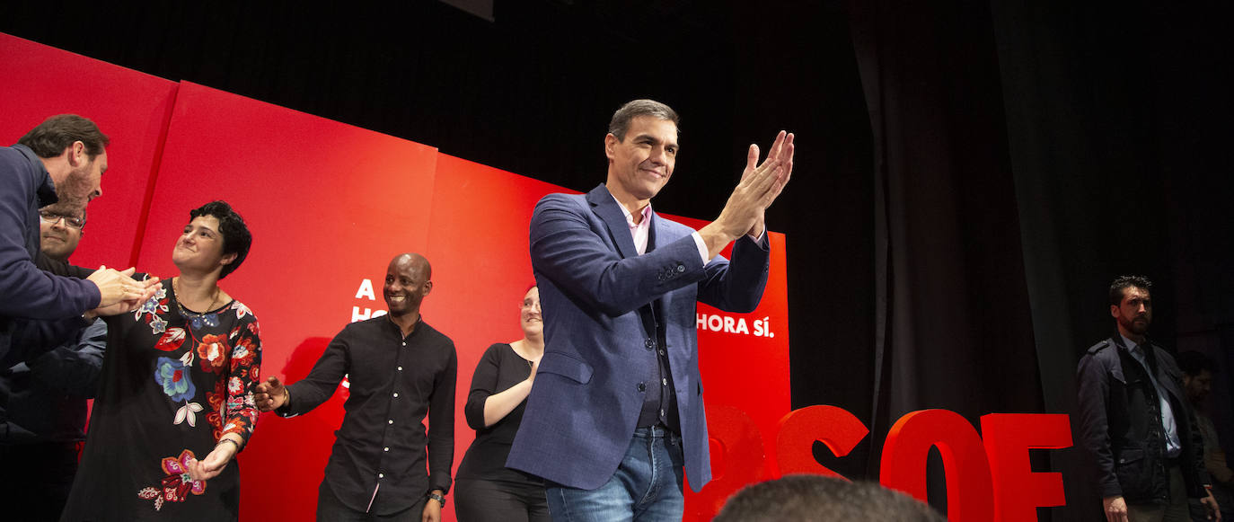 Pedro Sánchez ha visitado esta mañana el barrio de Pajarillos de Valladolid. 