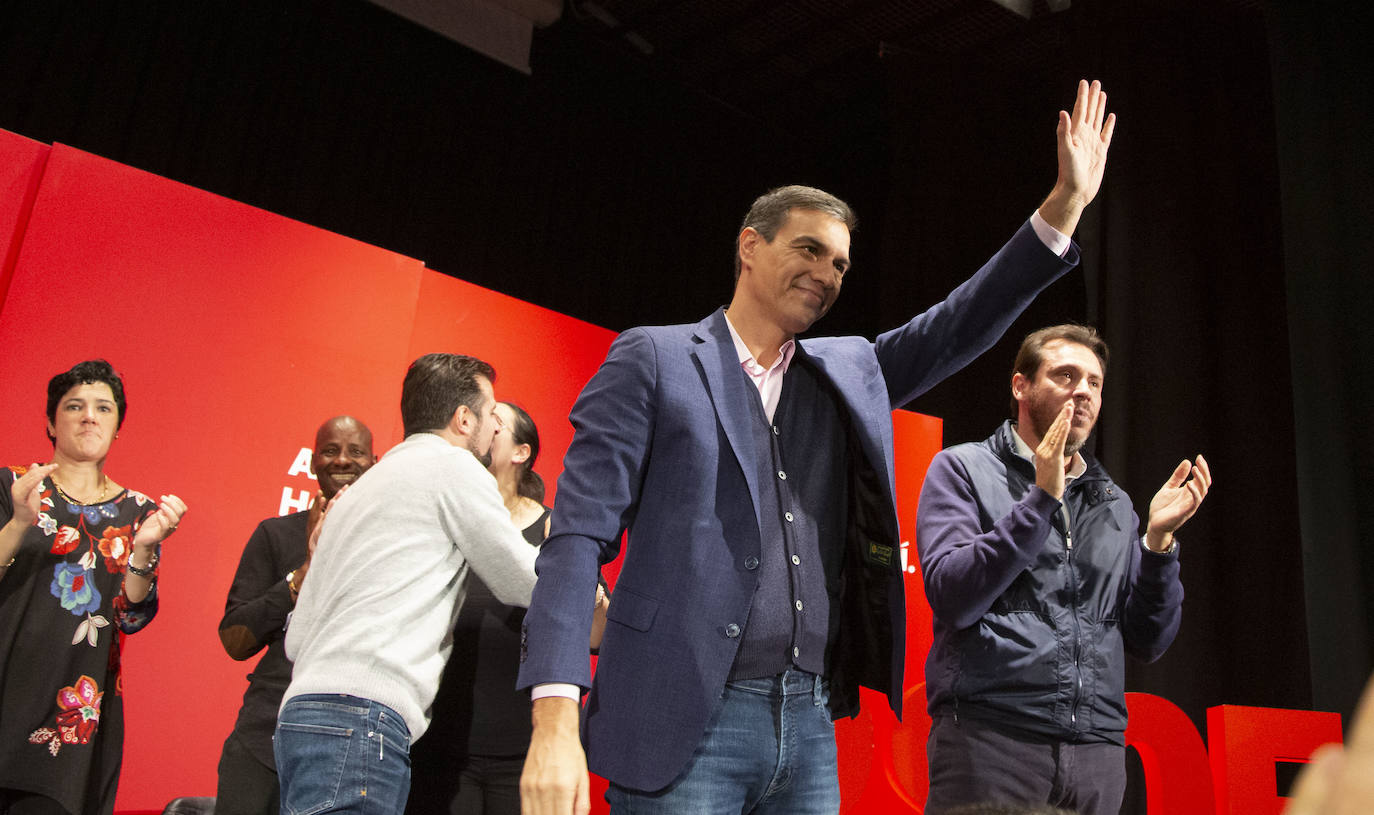 Pedro Sánchez ha visitado esta mañana el barrio de Pajarillos de Valladolid. 