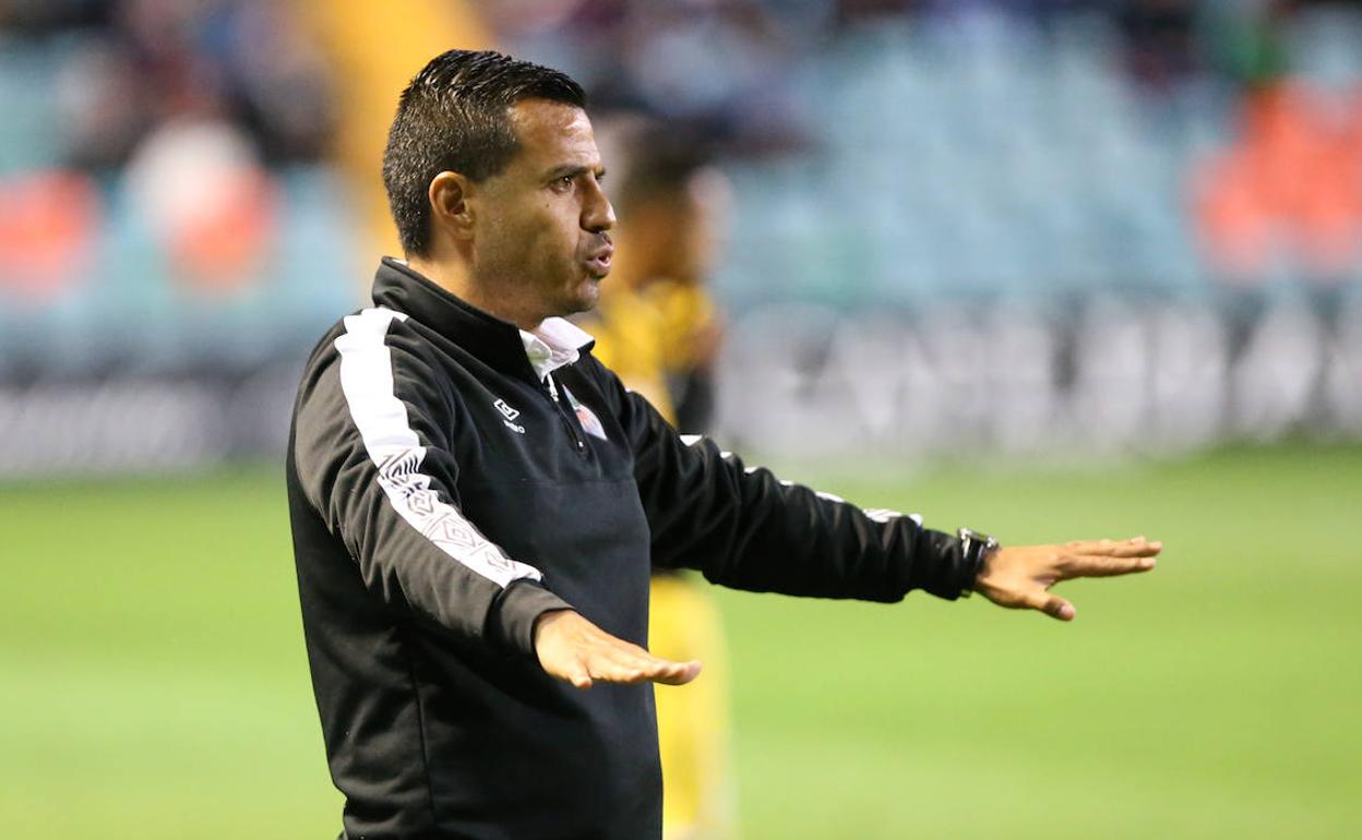 Rafa Dueñas, ante el Barakaldo. 