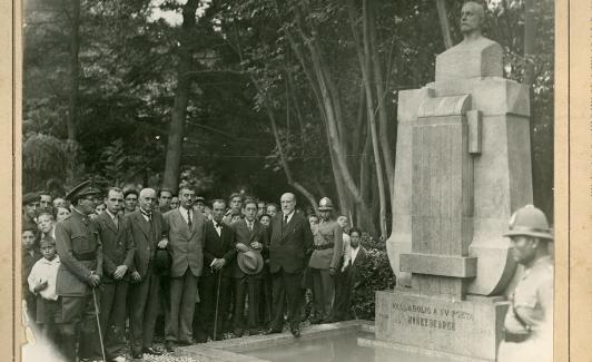 Inauguración de la estatua del poeta en el Campo Grande, obra de Barral, en 1932. 