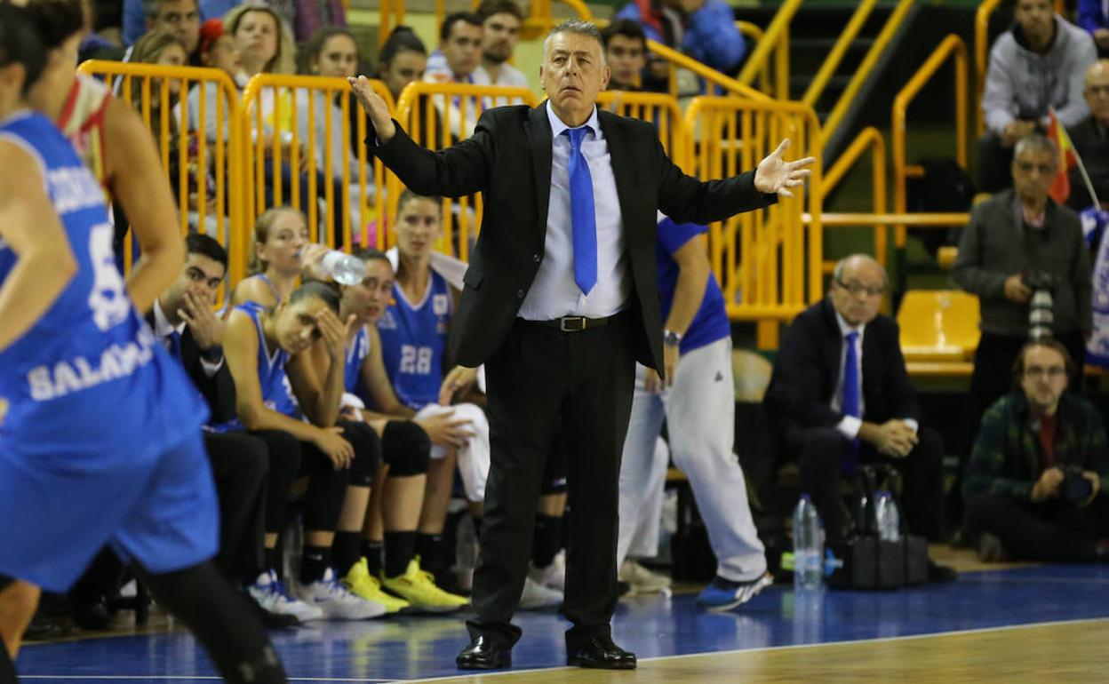 Ortega, durante un instante del clásico ante Girona. 