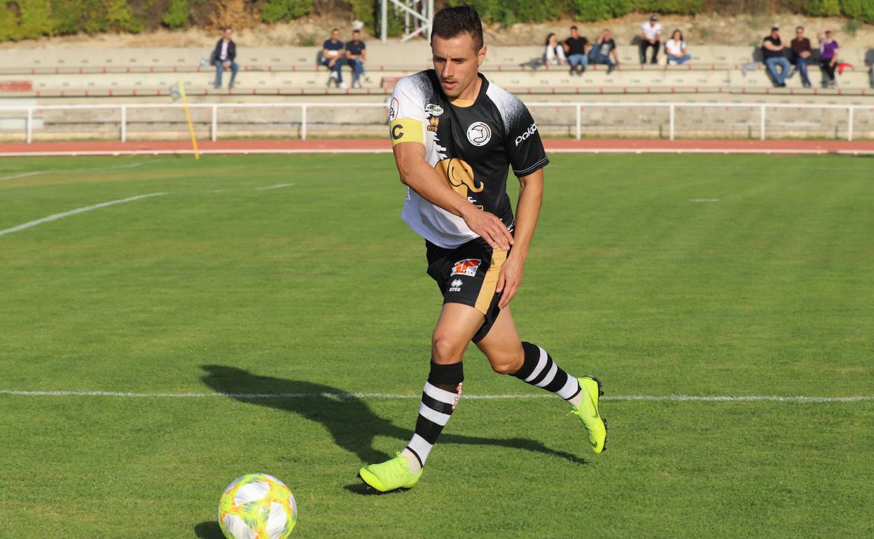 Piojo, capitán de Unionistas, en un partido de esta temporada.