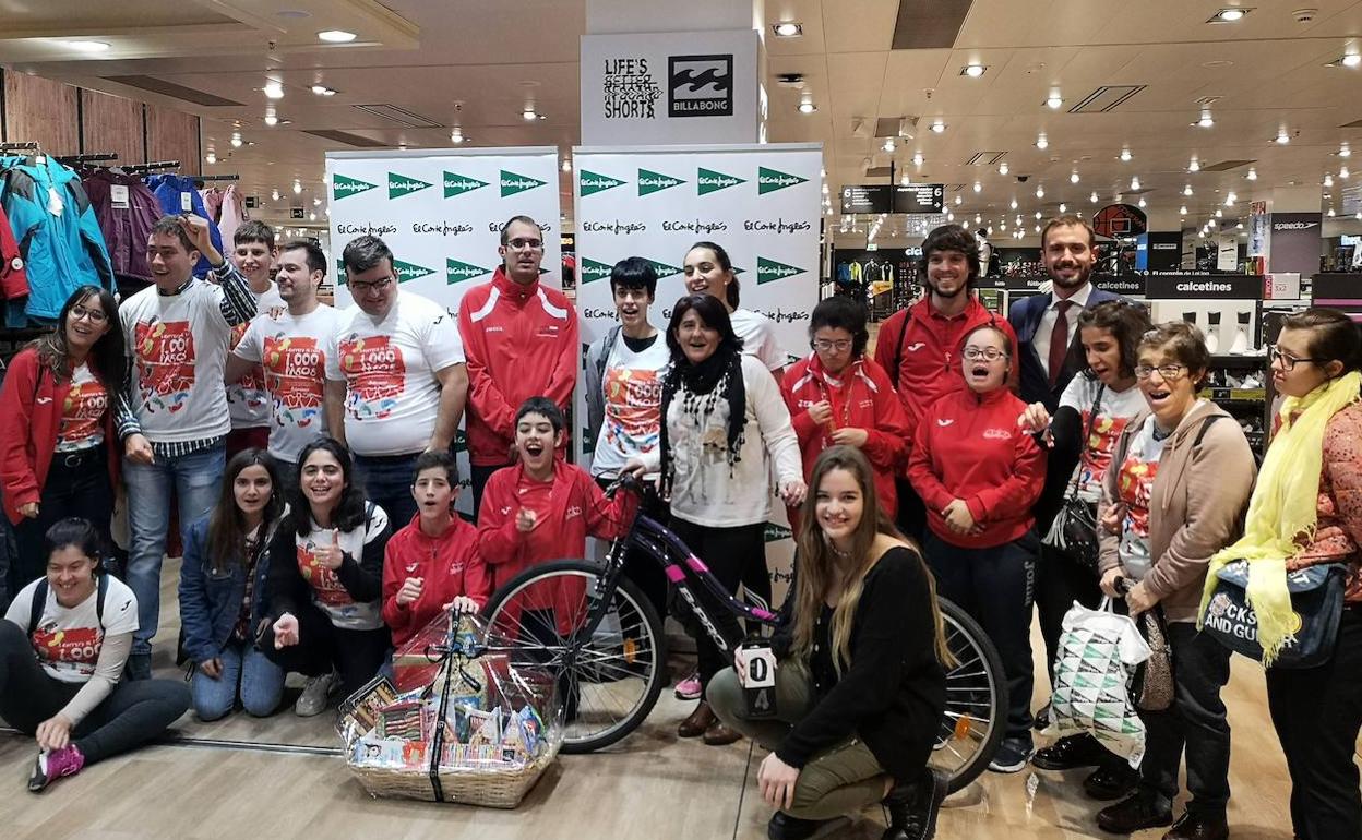 El Corte Inglés de Salamanca y AVIVA entregan los premios a los ganadores del sorteo de la X Carrera de los 1.000 pasos
