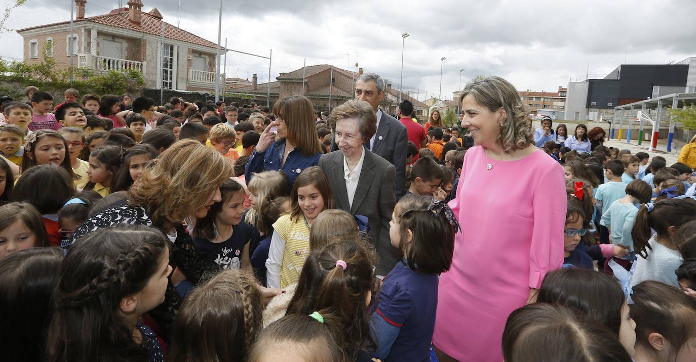 13.05.2016- Visita de Margarita salas al colegio que lleva su nombre con motivo del décimo aniversario del centro ubicado en la urbanización La Vega de Arroyo de la Encomienda, Valladolid.