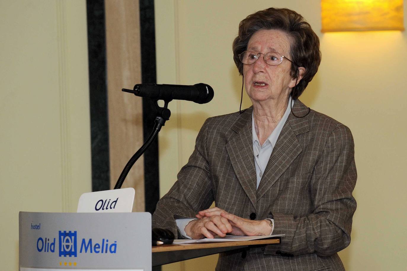 10.02.2012- Margarita Salas dando una Conferencia en el Hotel Olid Meliá, invitada por el Foro de Opinión Nuevo Siglo.