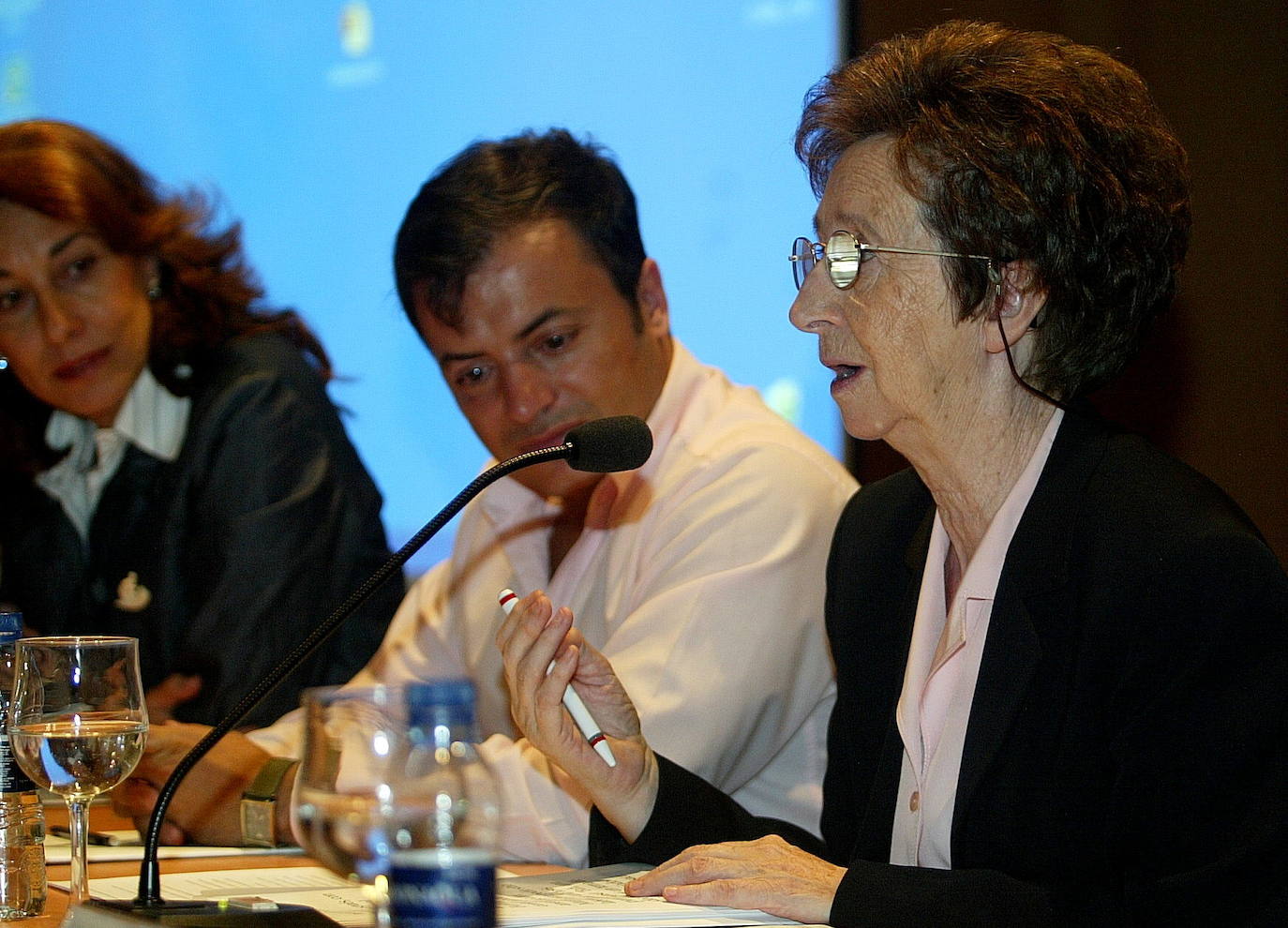 07.10.2004- La bióloga Margarita Salas durante su participación en el Foro "Mujeres, Ciencia y Tecnología en Castilla y León", organizado por el Museo de la Ciencia de Valladolid.