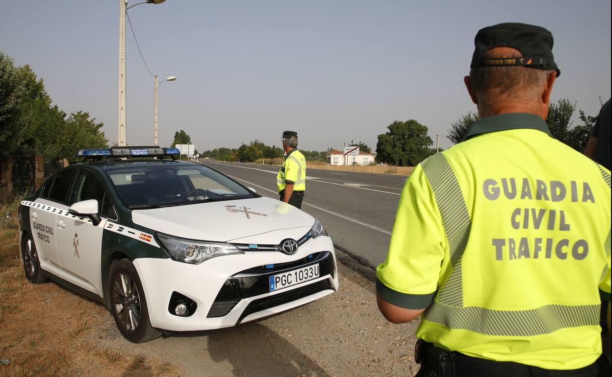 Patrulla de Tráfico de la Guardia Civil. 