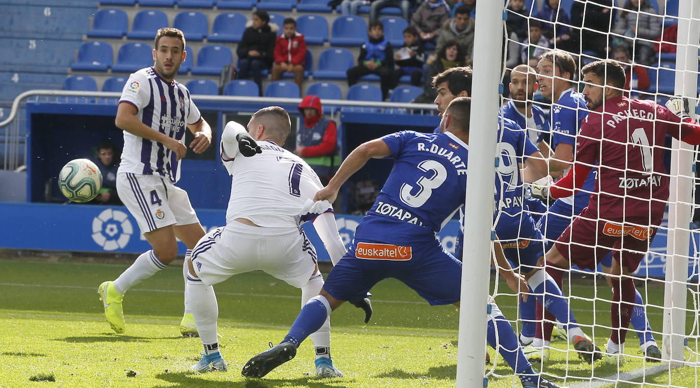 El Real Valladolid pierde de forma contundente en Mendizorroza. 