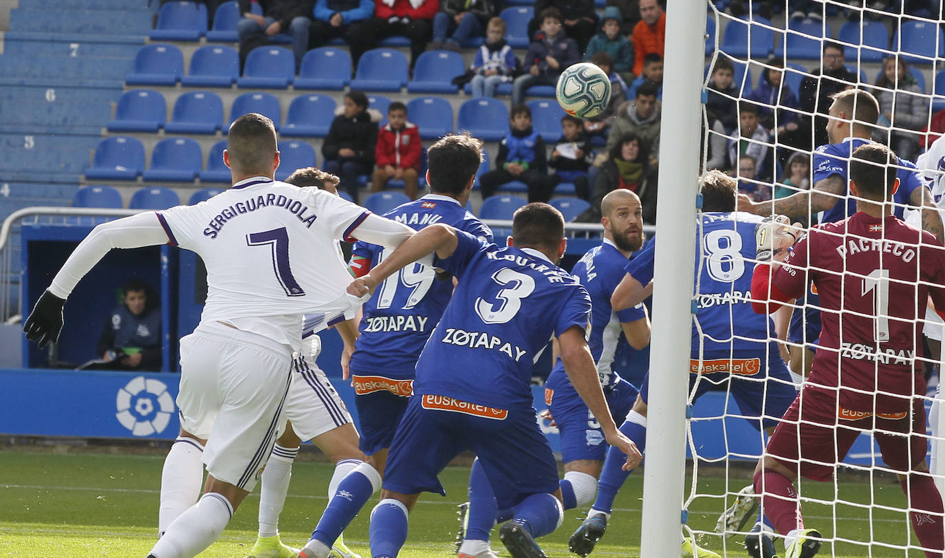 El Real Valladolid pierde de forma contundente en Mendizorroza. 