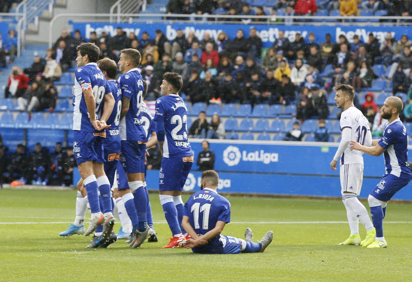 El Real Valladolid pierde de forma contundente en Mendizorroza. 