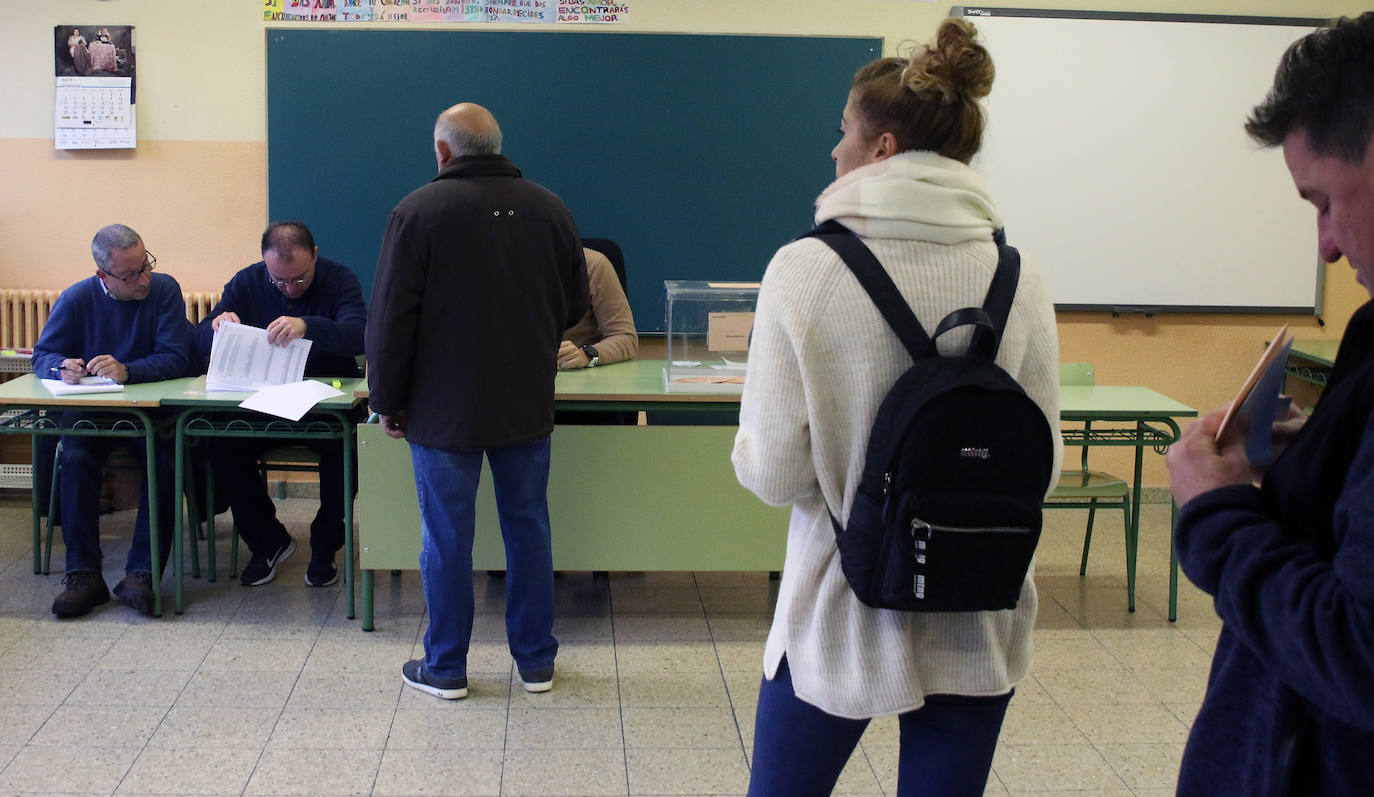 Escasa afluencia en los colegios electorales de los barrios de Segovia 