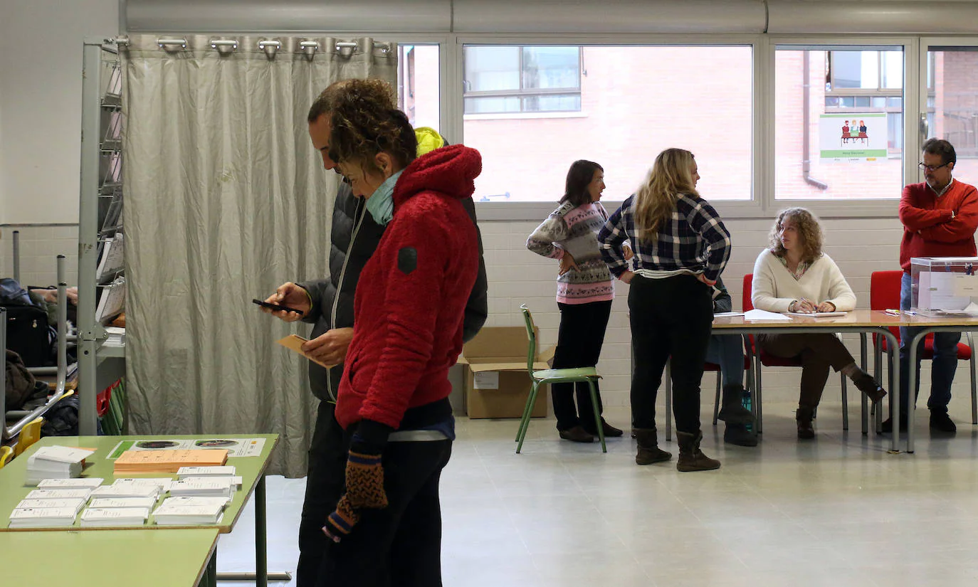 Escasa afluencia en los colegios electorales de los barrios de Segovia 