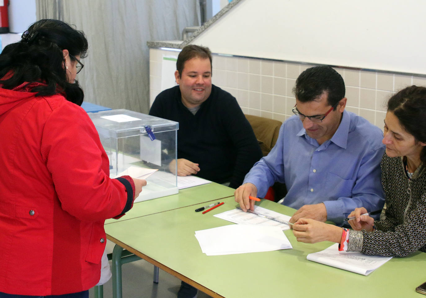 Escasa afluencia en los colegios electorales de los barrios de Segovia 