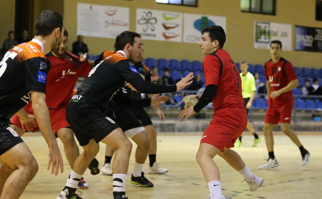 Acción defensiva del BMSalamanca en un duelo anterior. 