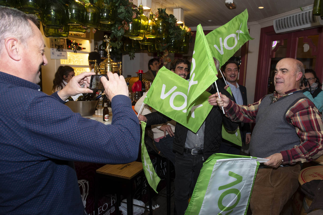 Noche electoral en las sedes de los partidos en Segovia 