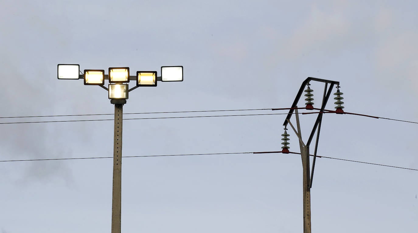 Preparativos del campo de fútbol Mariano Haro.