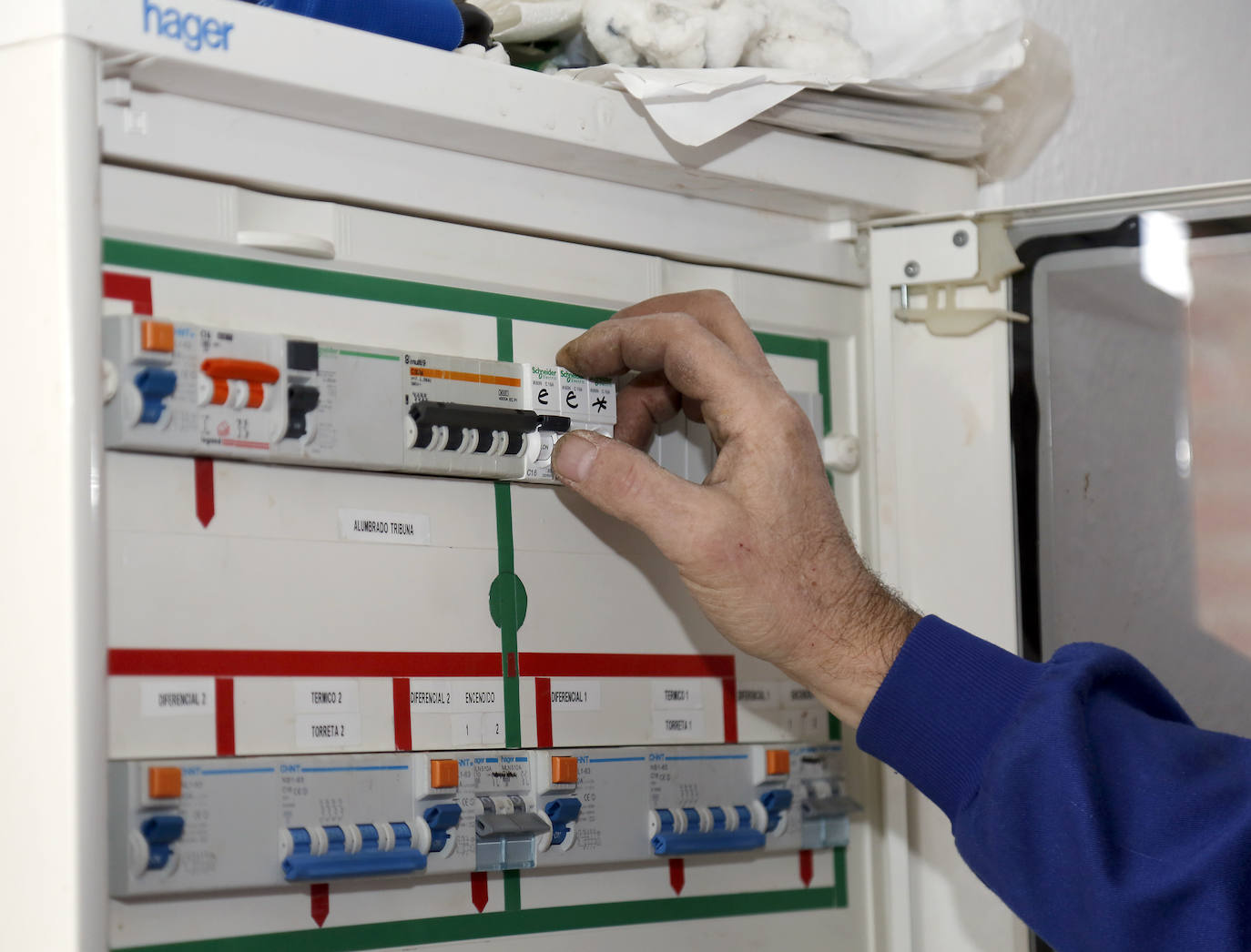 Preparativos del campo de fútbol Mariano Haro.