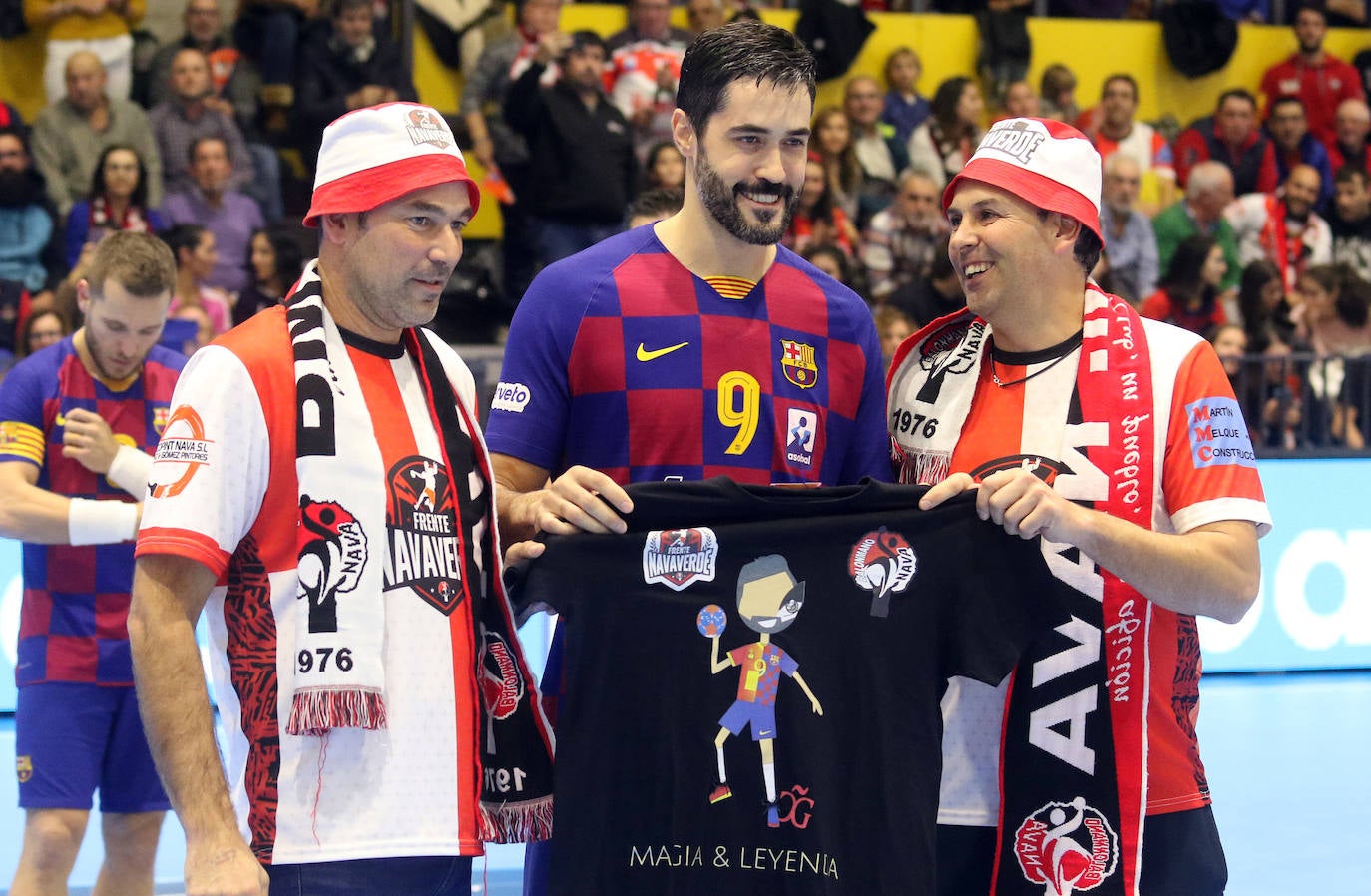 Encuentro de la liga Asobal entre el Balonmano Nava y el Barcelona 