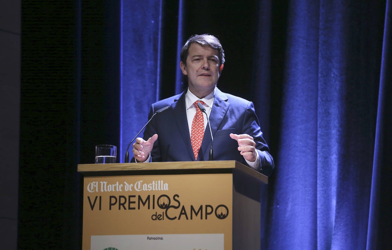 El presidente de la Junta, Alfonso Fernández Mañueco, en la gala de entrega de los VI Premios del Campo.