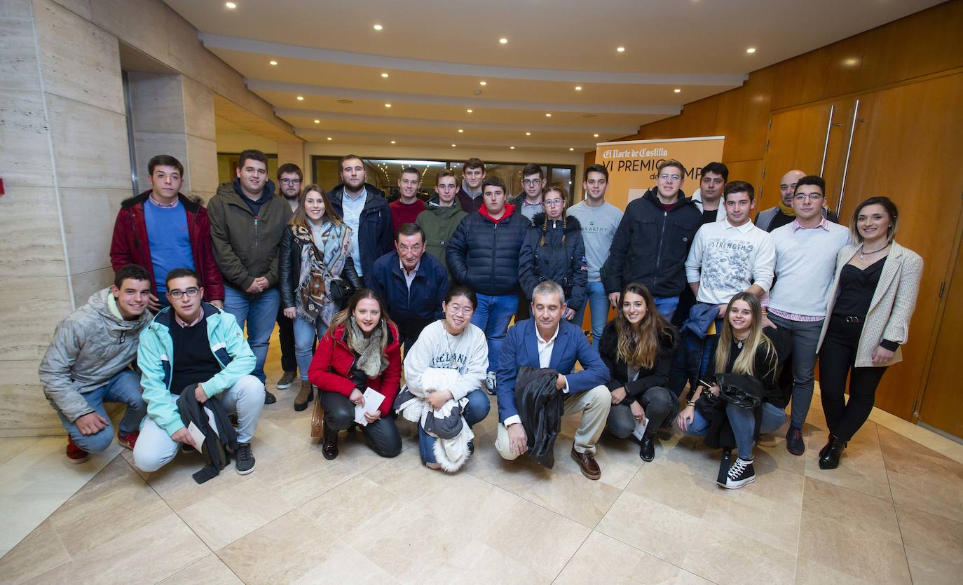 Alumnos y profesores de la Escuela de Capacitación de la Santa Espina