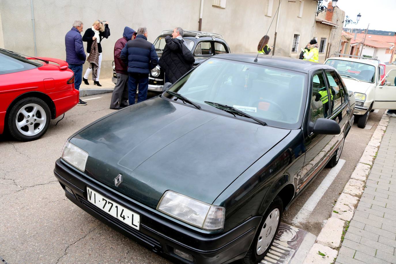 Concentración de coches en Cevico de la Torre. 