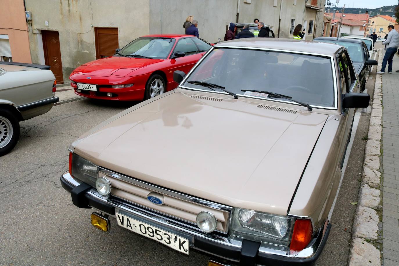 Concentración de coches en Cevico de la Torre. 