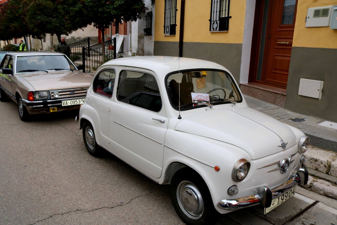 Concentración de coches en Cevico de la Torre. 