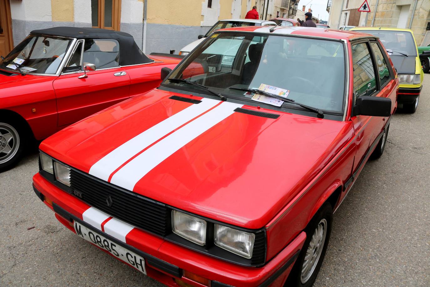 Concentración de coches en Cevico de la Torre. 