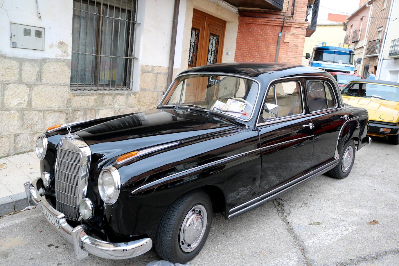 Concentración de coches en Cevico de la Torre. 
